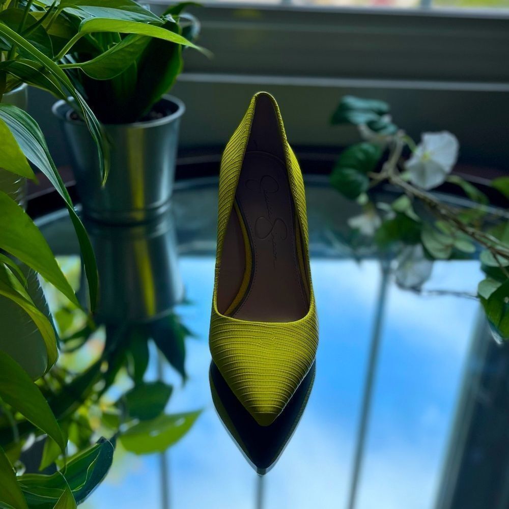 Jessica Simpson Yellow Snakeskin Heels Pumps Claudette Lemon D'Orsay Size 5.5M - Picture 5 of 11